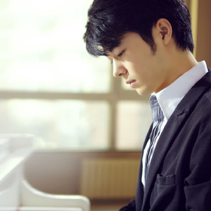 小光头山口诚吃雪糕
